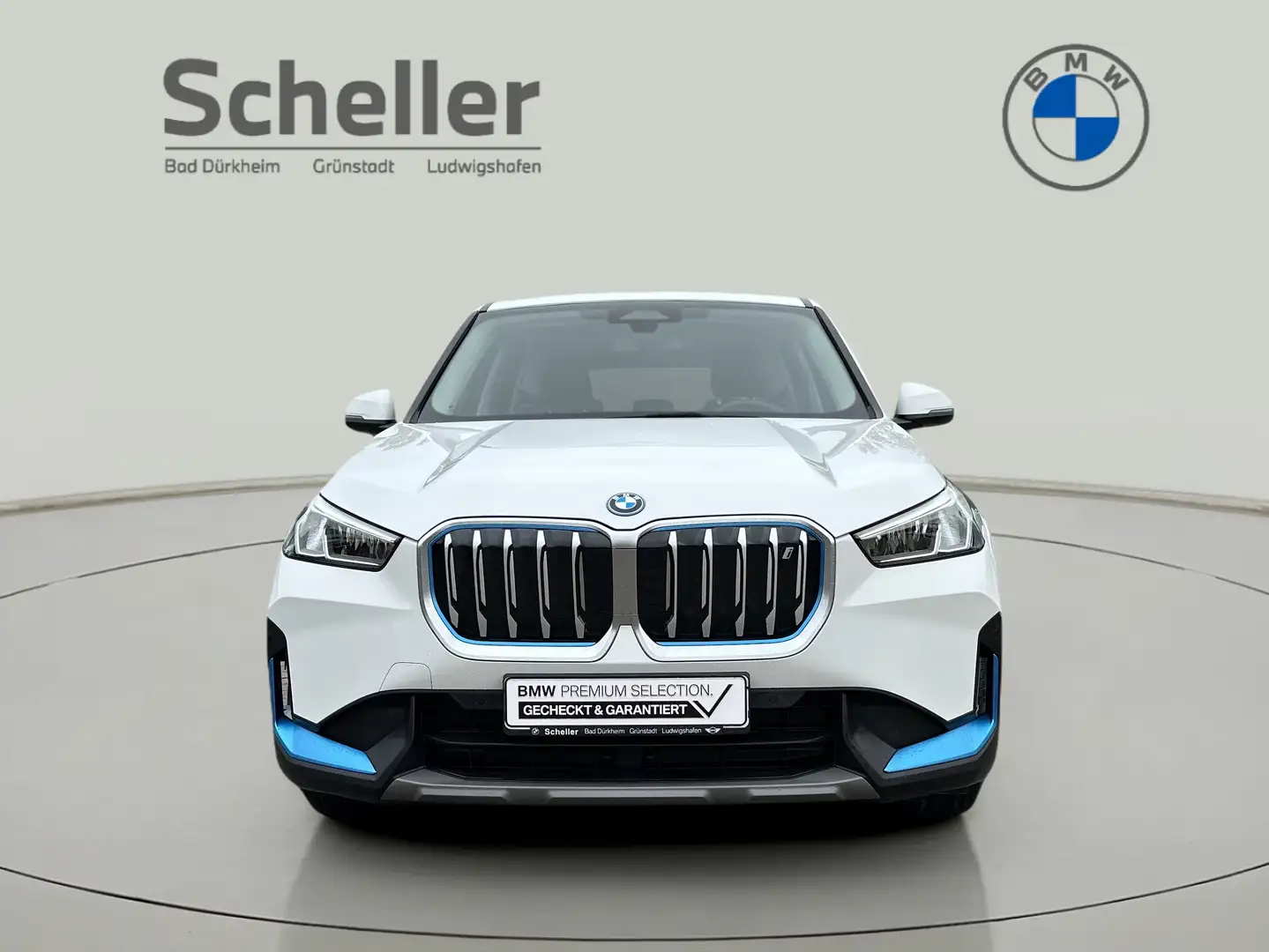 BMW iX1 xDrive30 DAB Parkassistent Shz Weiß - 2