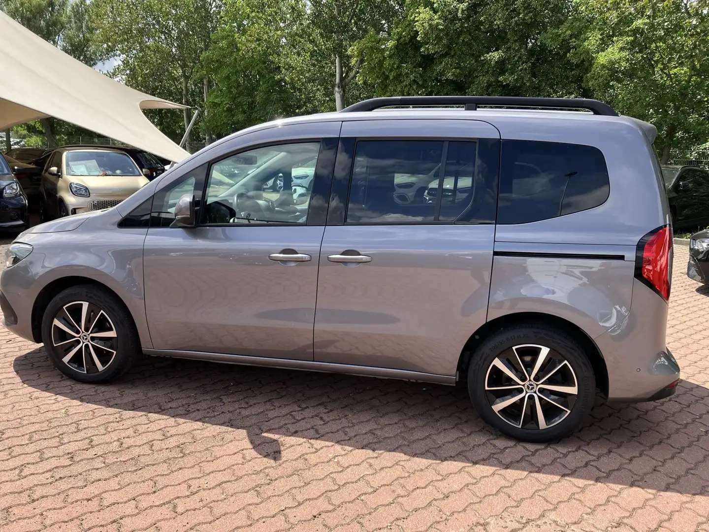 Mercedes-Benz T 180 d PROGR. Autom. Navu LED  Edition Navi/Klima Grau - 2