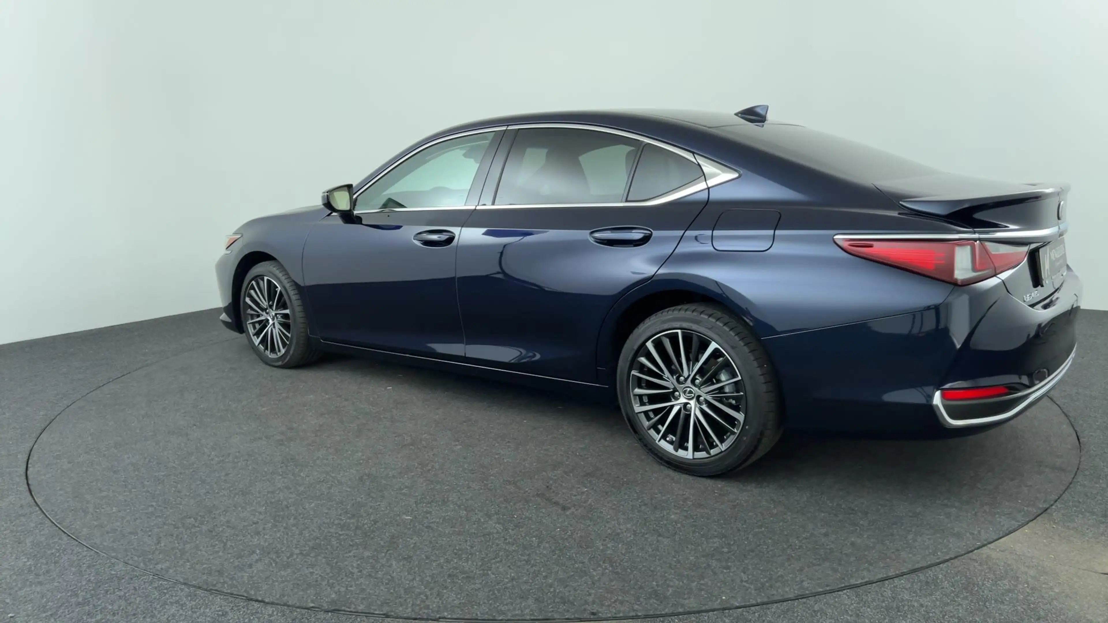 Lexus ES 300 300h 35th Edition — photo 3