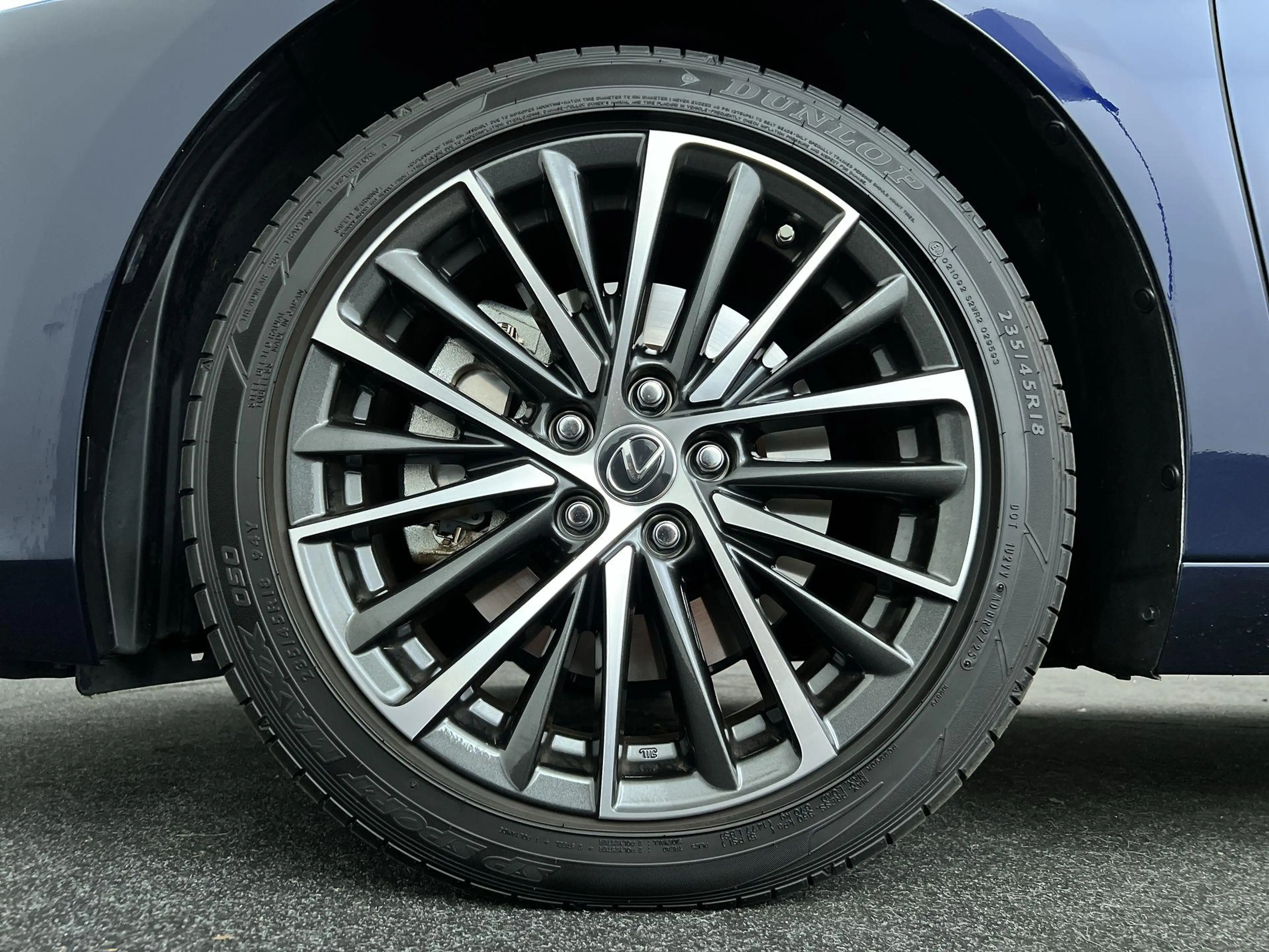 Lexus ES 300 300h 35th Edition — photo 10