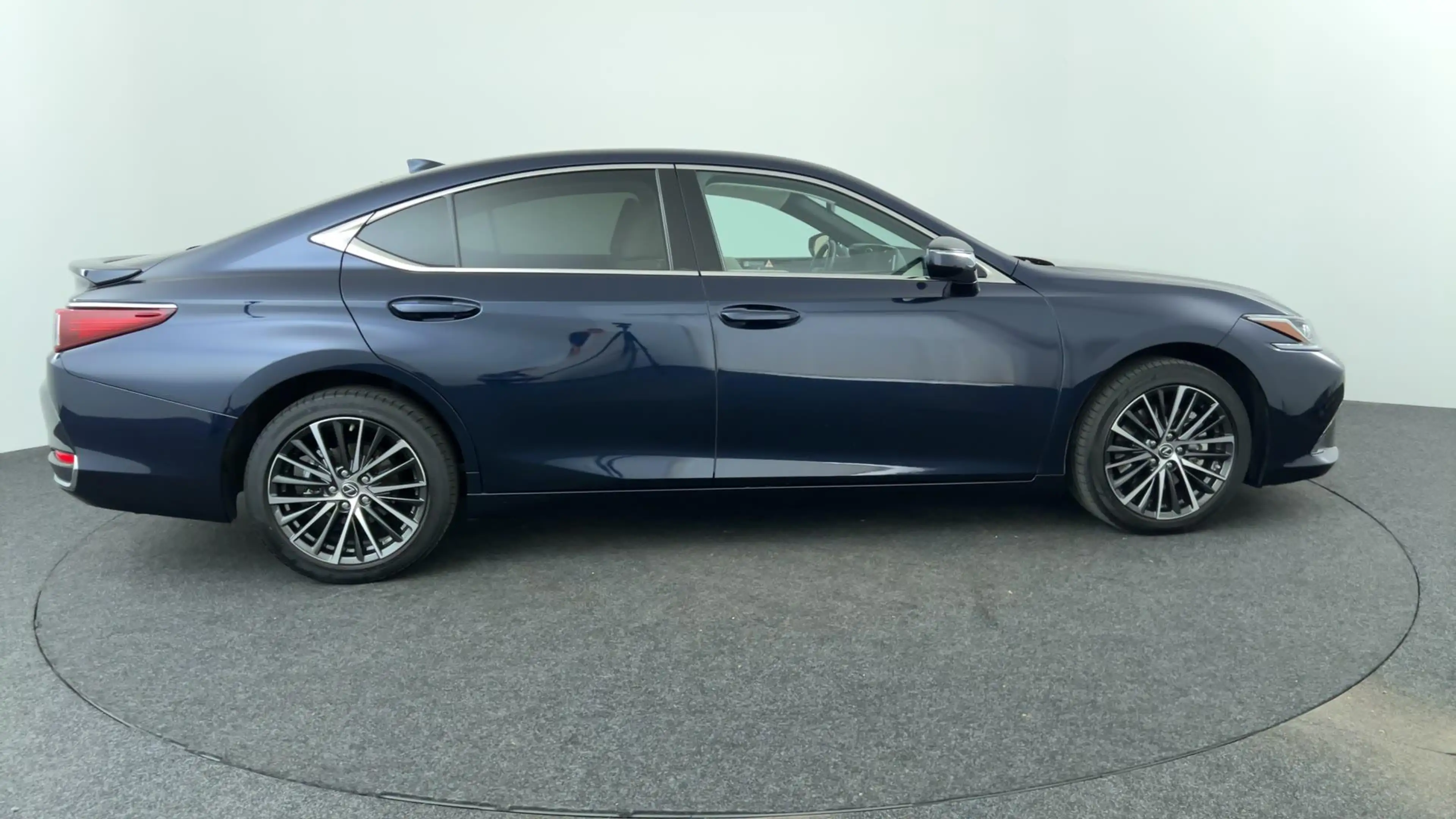 Lexus ES 300 300h 35th Edition — photo 6