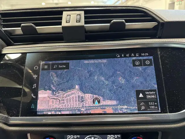 Audi Q3 view 13