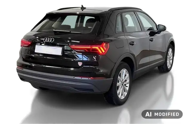 Audi Q3 view 4