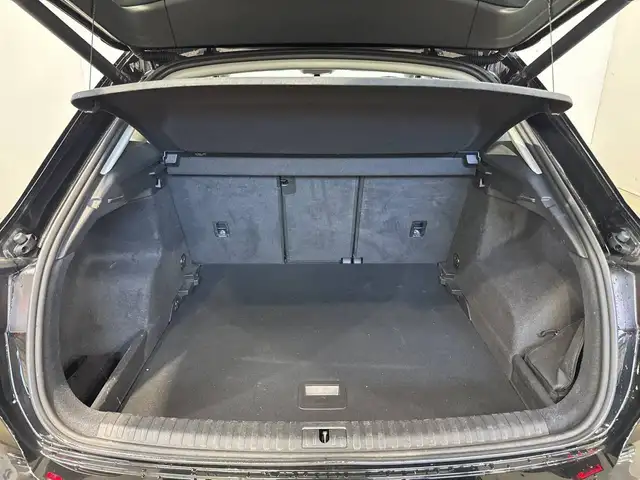 Audi Q3 view 17
