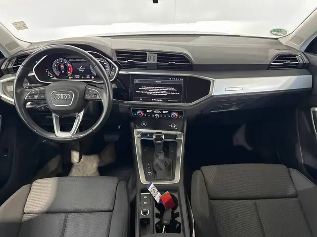 Audi Q3 view 10