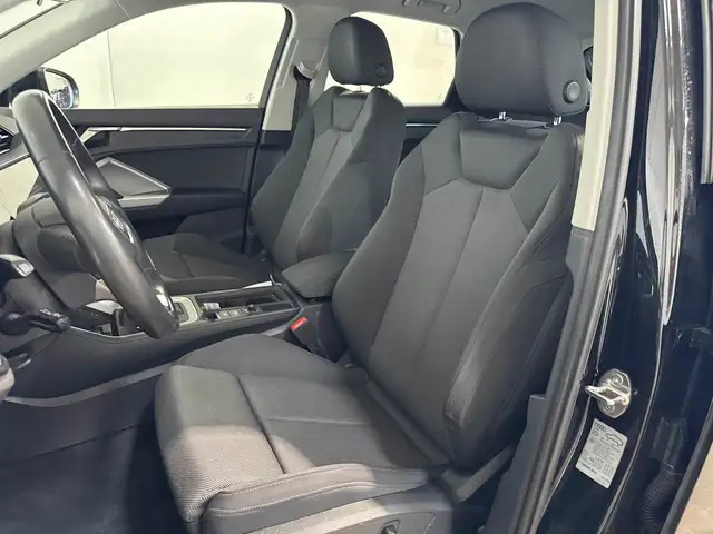 Audi Q3 view 9