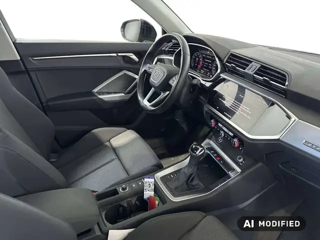 Audi Q3 view 8