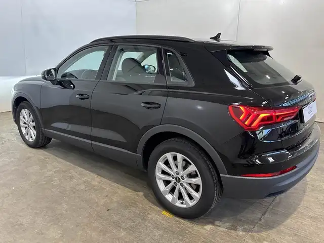 Audi Q3 view 7