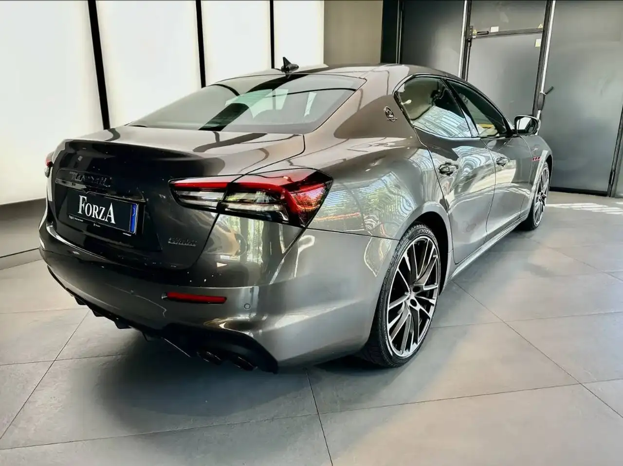 Maserati Ghibli 2021 — фото 6