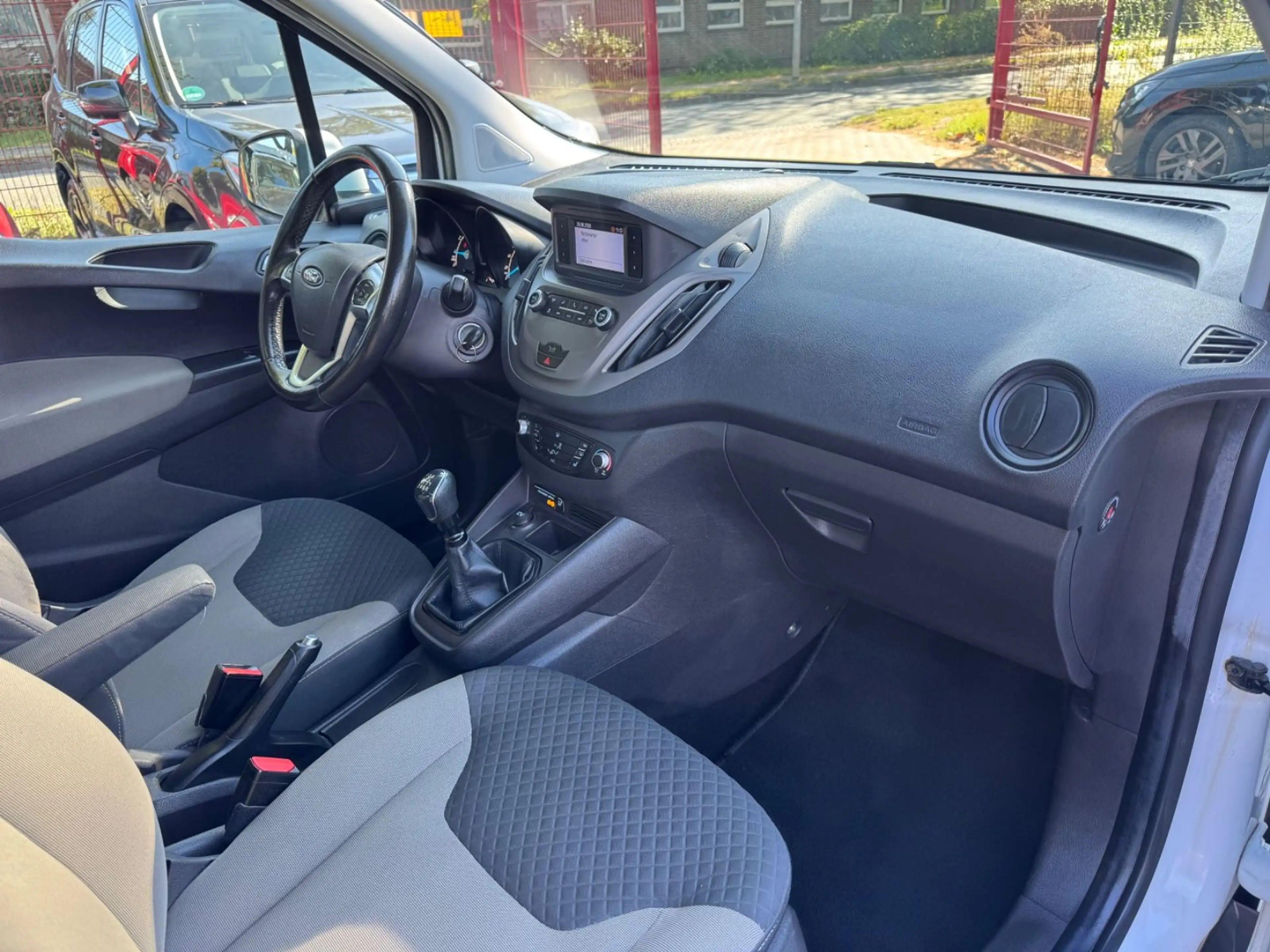 Ford Tourneo Courier Trend, Zahnriemen & Tüv Neu — photo 14