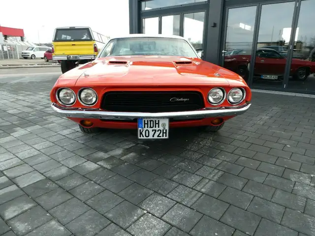 Dodge Challenger view 3