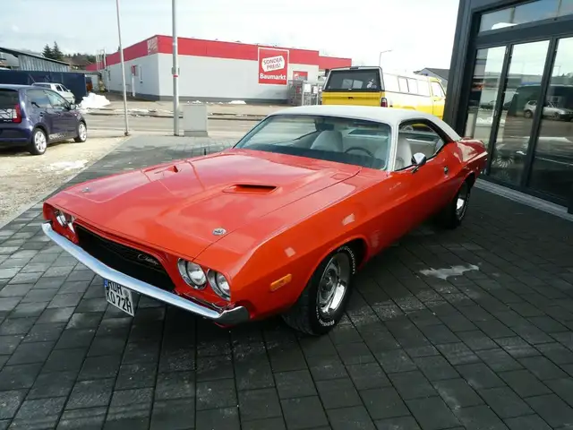 Dodge Challenger view 5