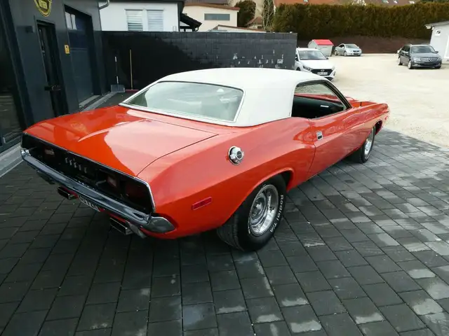 Dodge Challenger view 7