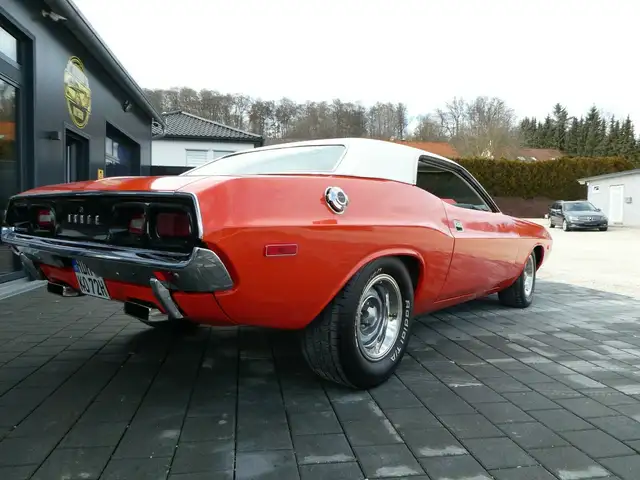 Dodge Challenger view 8