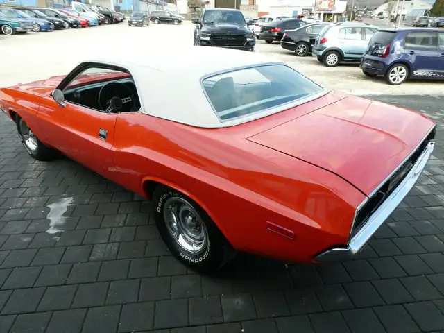 Dodge Challenger view 9