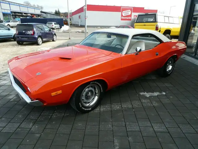 Dodge Challenger view 6