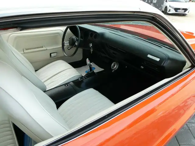 Dodge Challenger view 14
