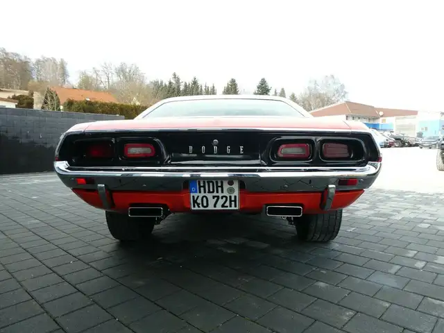 Dodge Challenger view 11