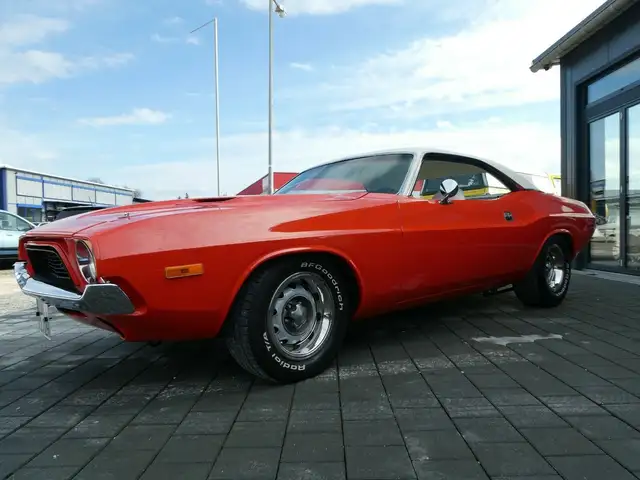 Dodge Challenger view 4