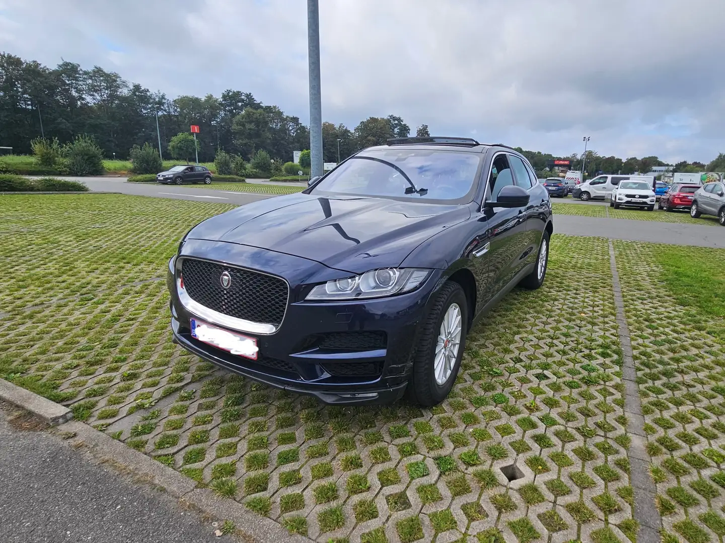 Jaguar F-Pace F-Pace 2.0 D Portfolio Blauw - 1