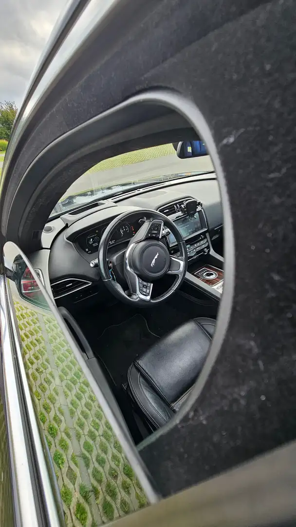 Jaguar F-Pace F-Pace 2.0 D Portfolio Blauw - 2