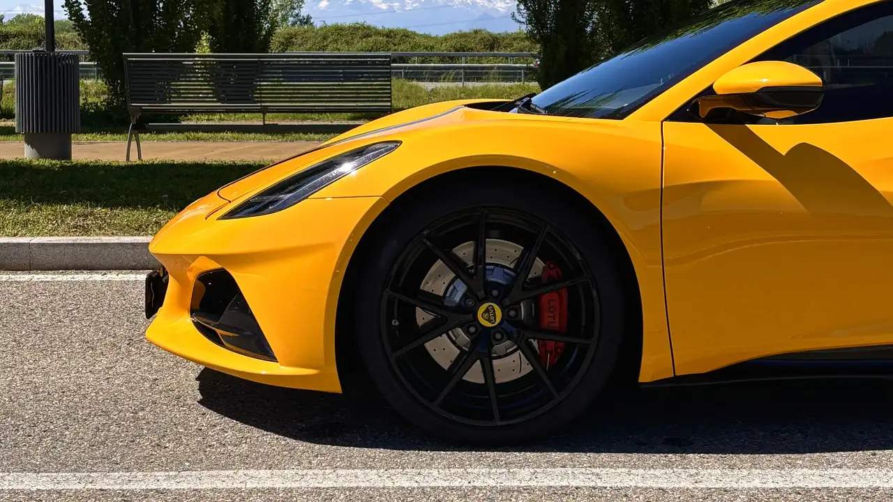 Lotus Emira 2023
