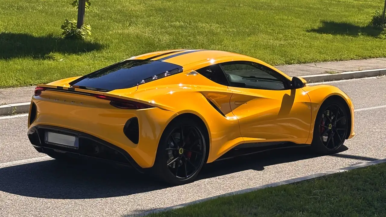 Lotus Emira 2023