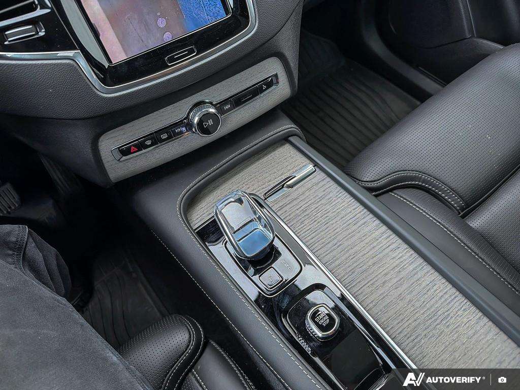 2025 Volvo XC90 T8 AWD Ultra Bright Theme 7-Seater thumb 17