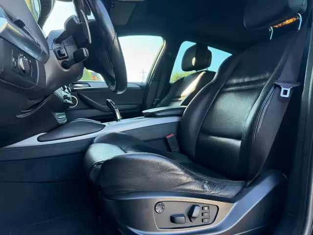 BMW X6 M view 9