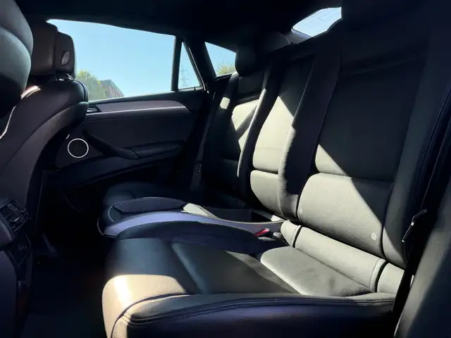 BMW X6 M view 12