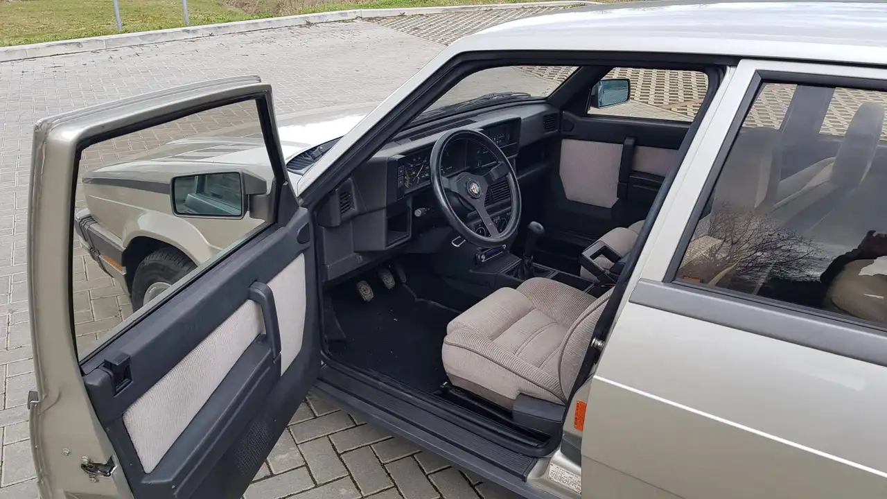 Alfa Romeo 75 Milano 2.5 V6 Quadrifoglio Oro, foto 4