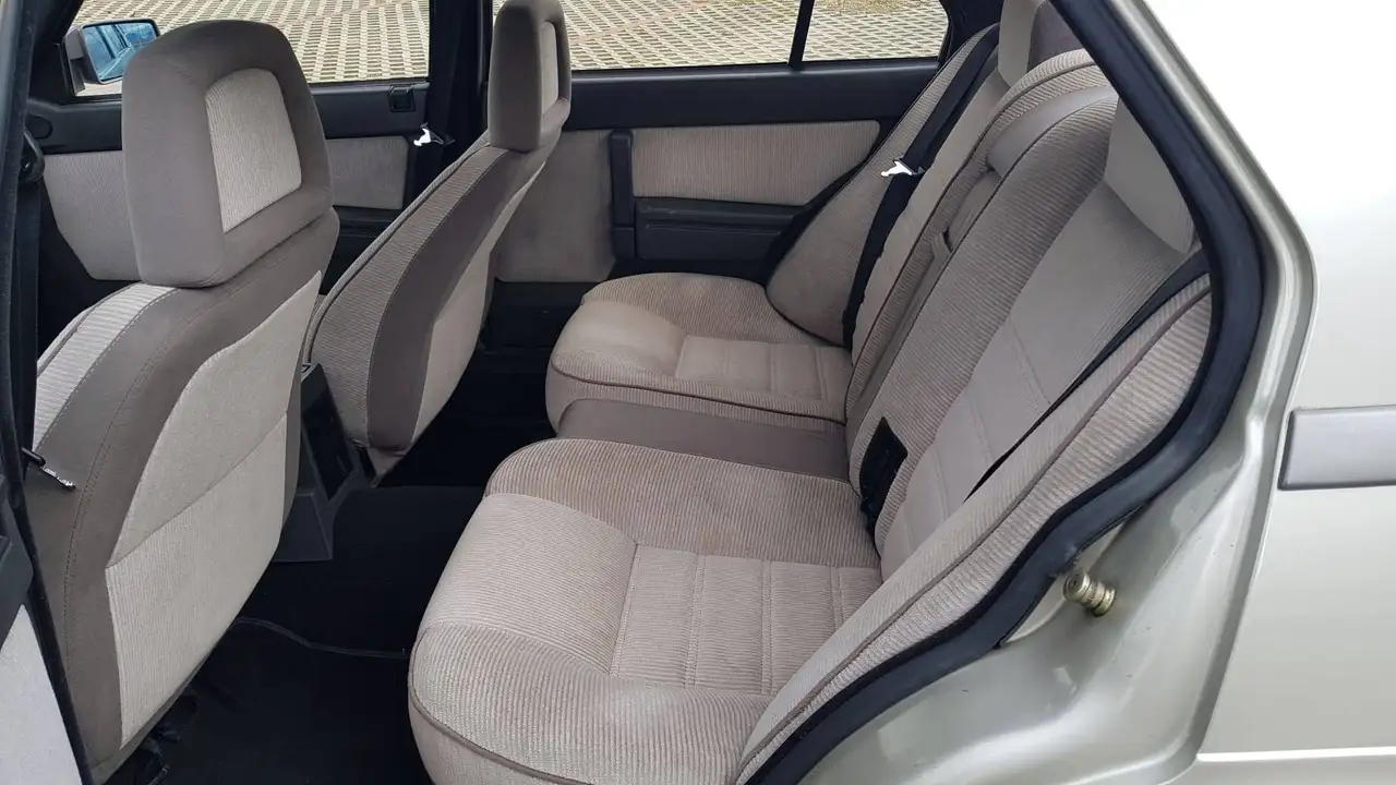 Alfa Romeo 75 Milano 2.5 V6 Quadrifoglio Oro, foto 5
