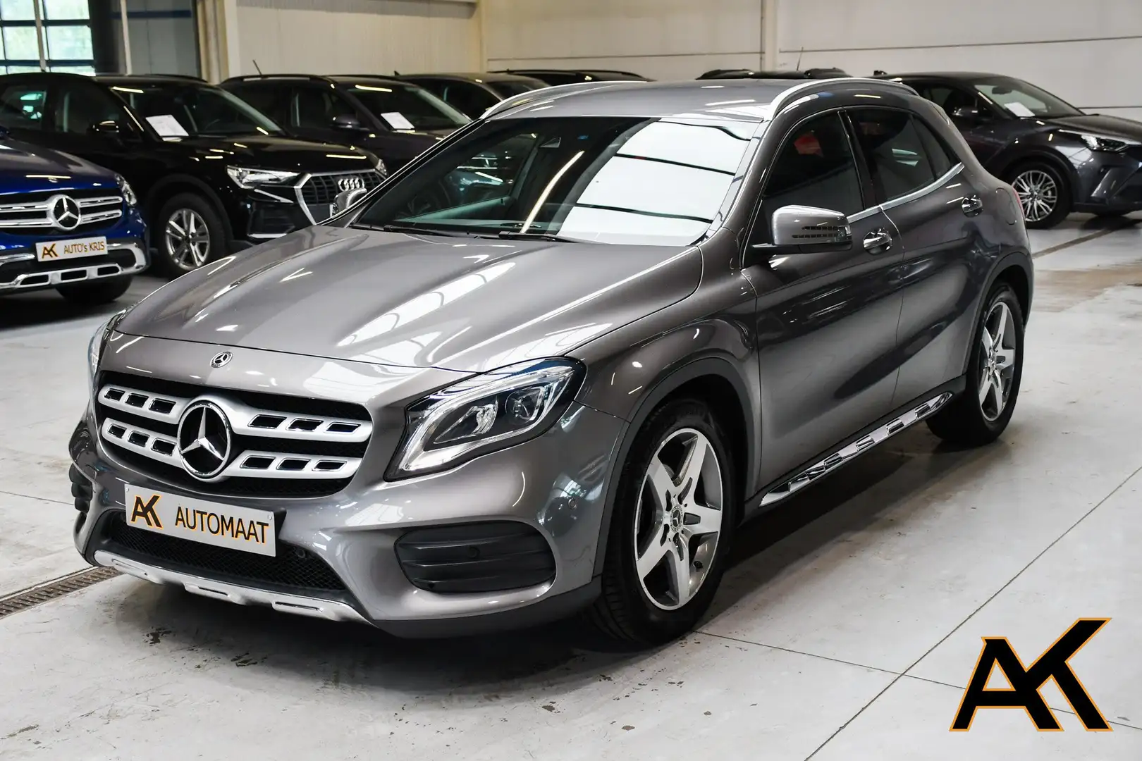 Mercedes-Benz GLA 180 Business Solution AMG - NAVI / CAMERA / BLUETOOTH Grijs - 1