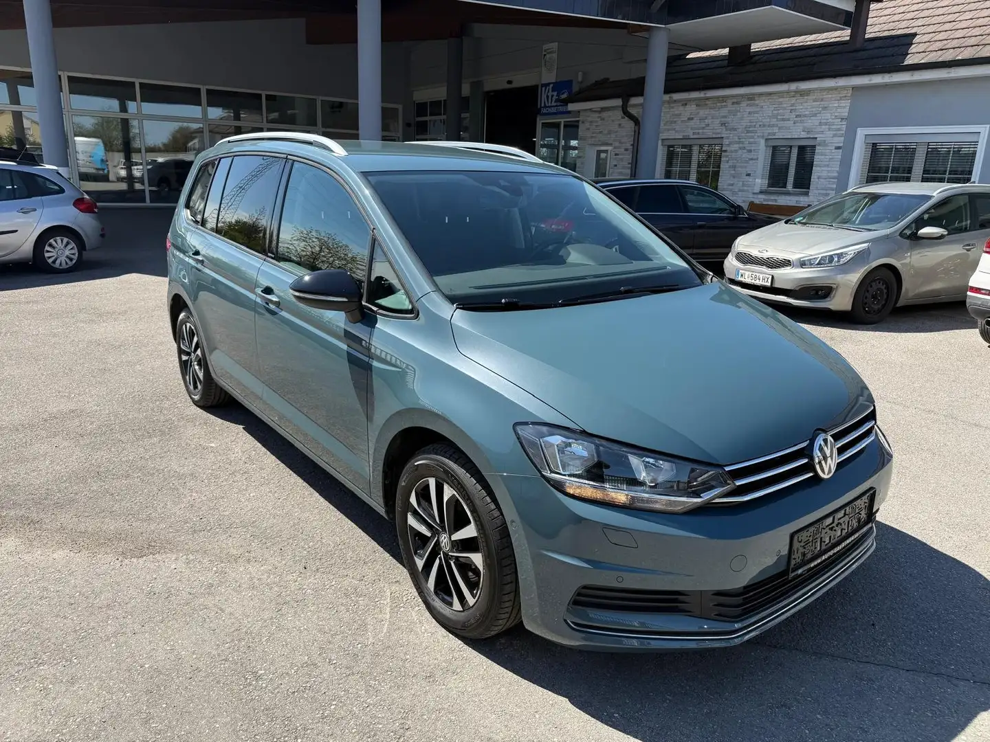 Volkswagen Touran IQ.DRIVE/7Sitzer/ACC/NAVI/AHK/PDC/RFK - 2