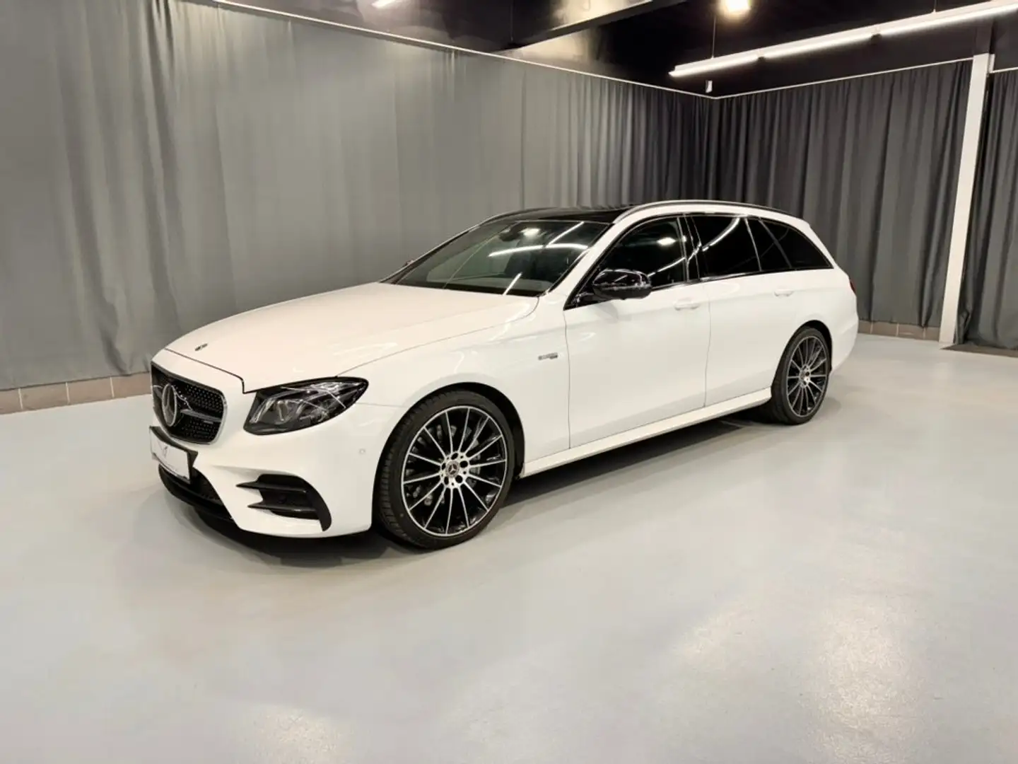 Mercedes-Benz E 43 AMG E43 AMG T 4MATIC Exclusive Aut. Exclusive Weiß - 1