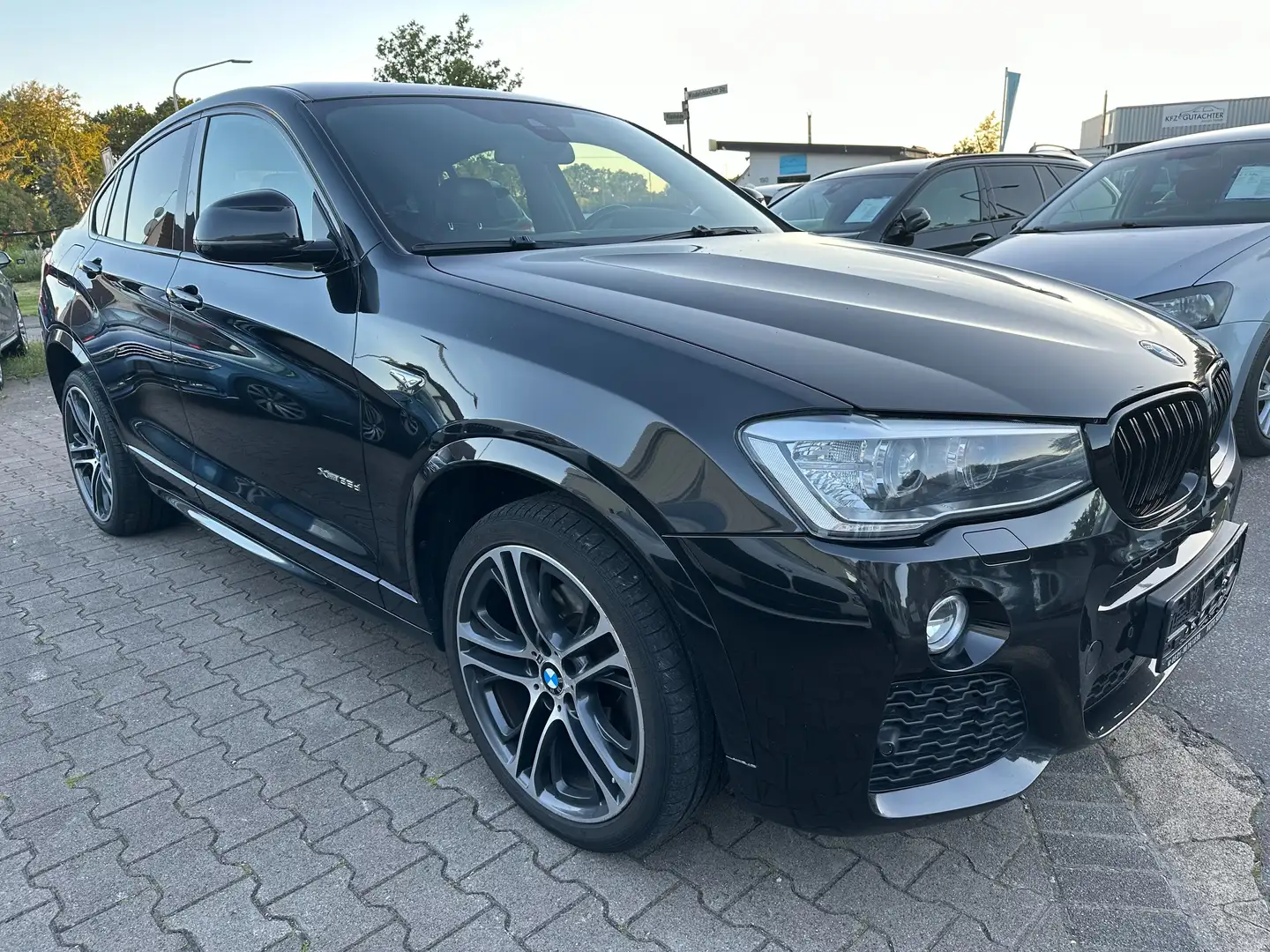 BMW X4 xDrive 35 d Original M-SportPaket~Navi~Leder~BI-Xe Schwarz - 2
