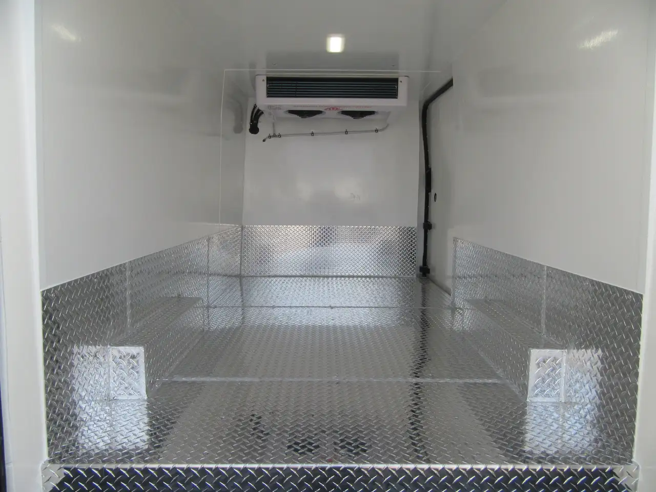 Ford Transit Cargo Van снимка Ford Transit Cargo Van