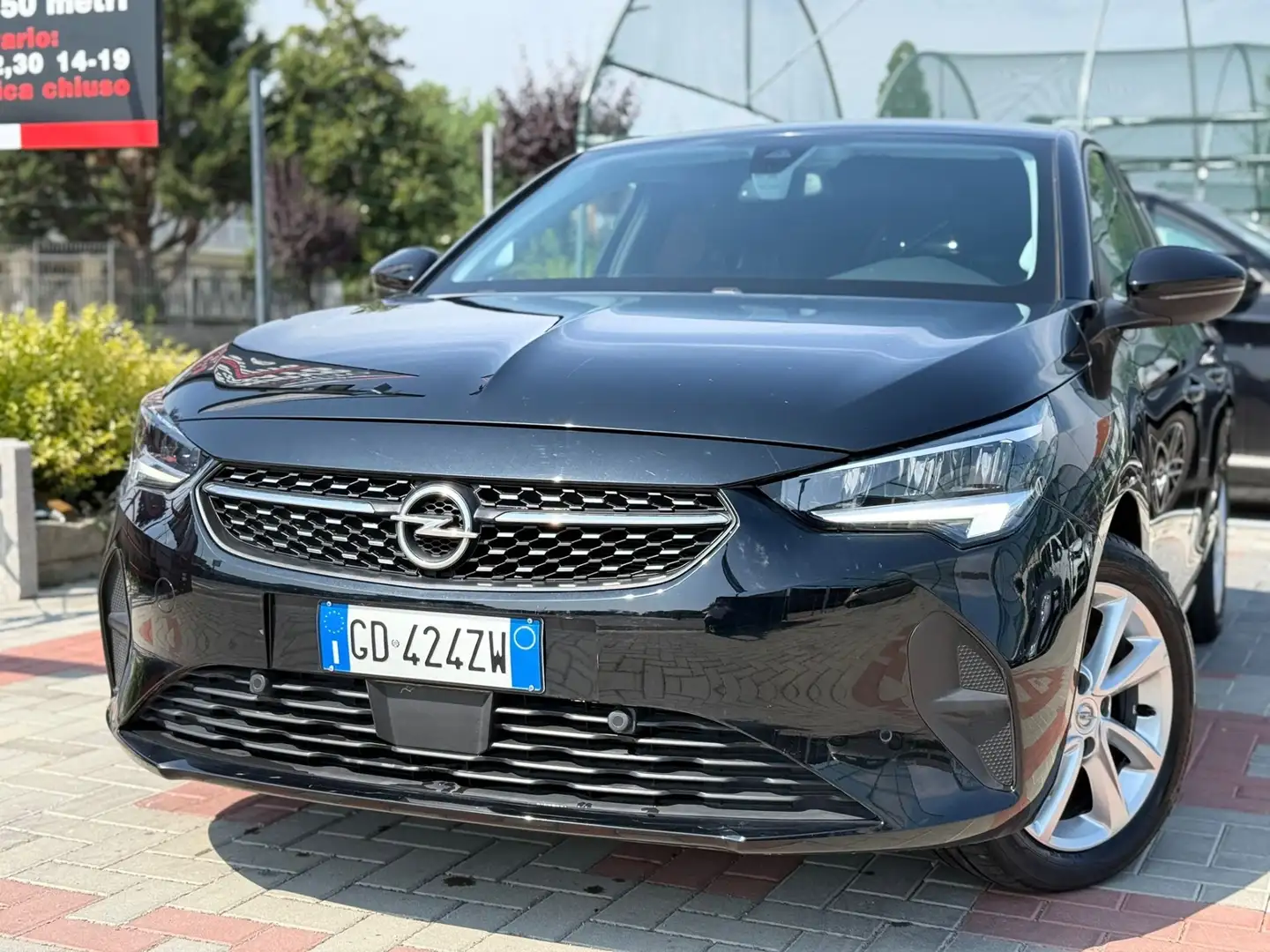 Opel Corsa 1.2 Elegance Zwart - 1
