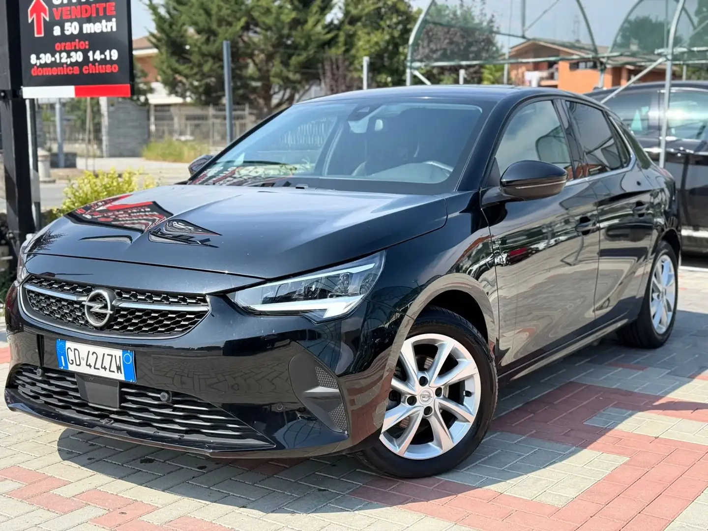 Opel Corsa 1.2 Elegance Zwart - 2