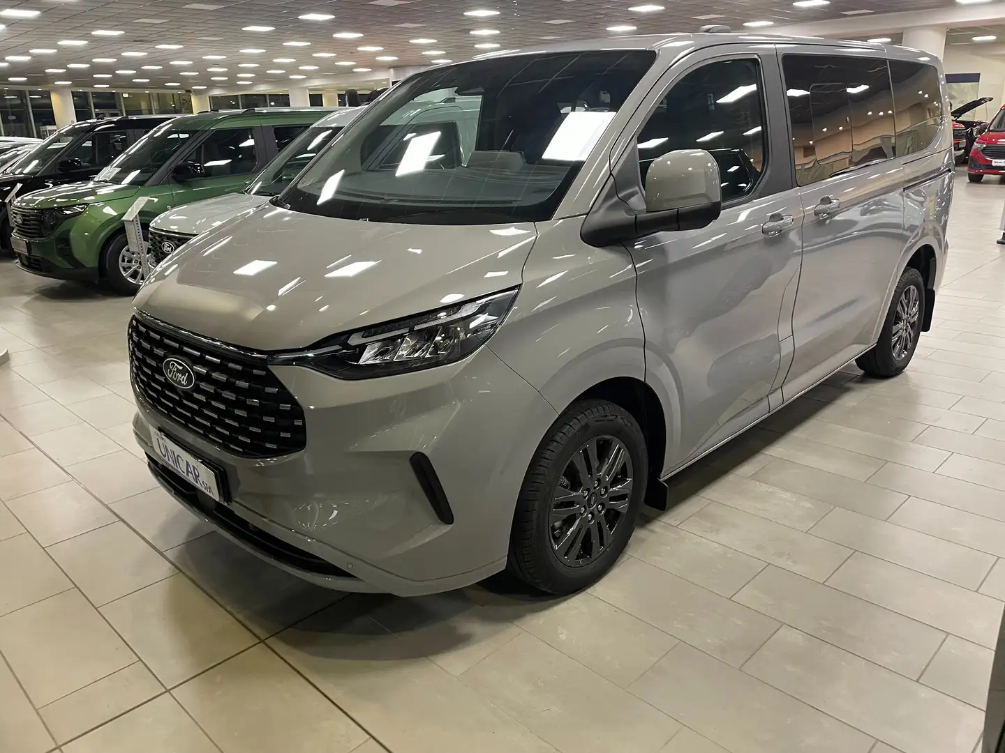 Ford Tourneo Custom TITANIUM 320L1H1 2.0TD130CV A8 AWD Grau - 1