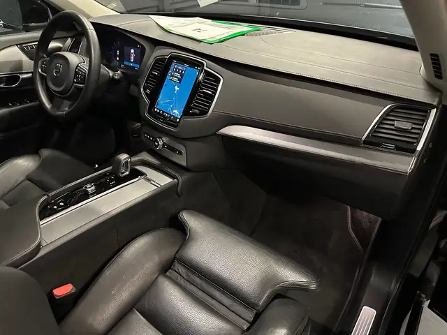 Volvo XC90 view 11