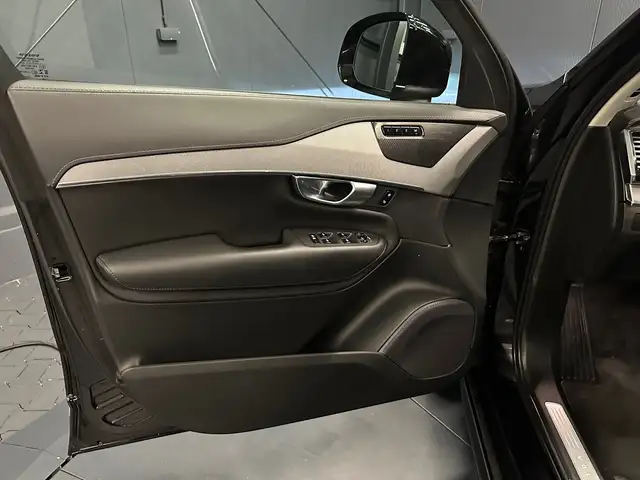 Volvo XC90 view 13