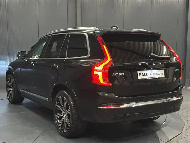 Volvo XC90 view 3