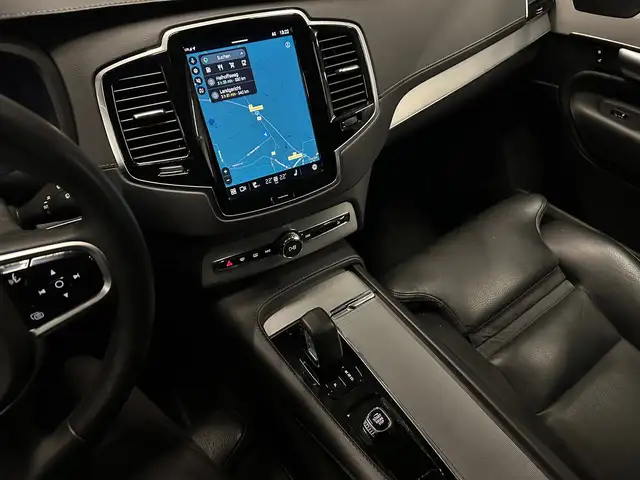 Volvo XC90 view 19