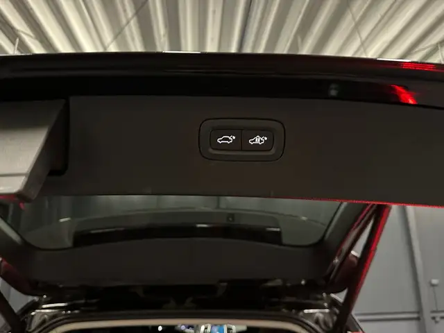 Volvo XC90 view 28