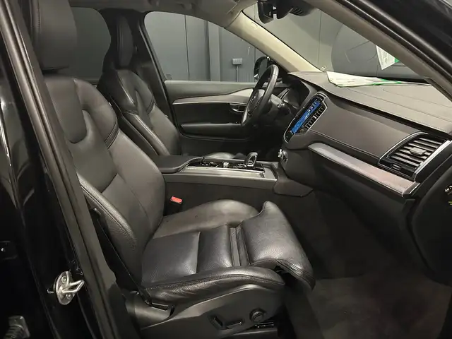 Volvo XC90 view 10