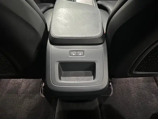 Volvo XC90 view 26