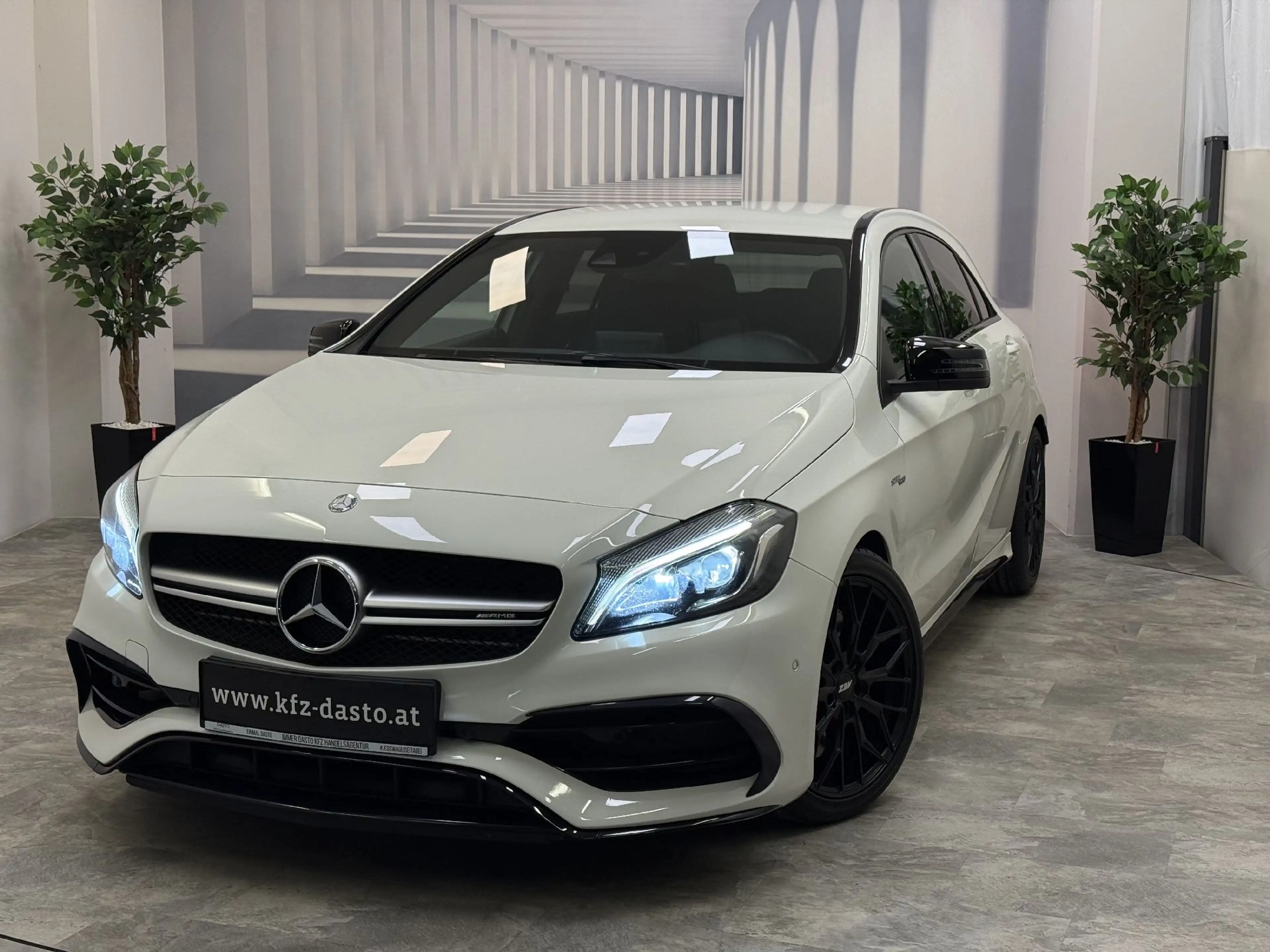 Mercedes-Benz A 45 AMG 381 PS__AMG PERFORMANCE__