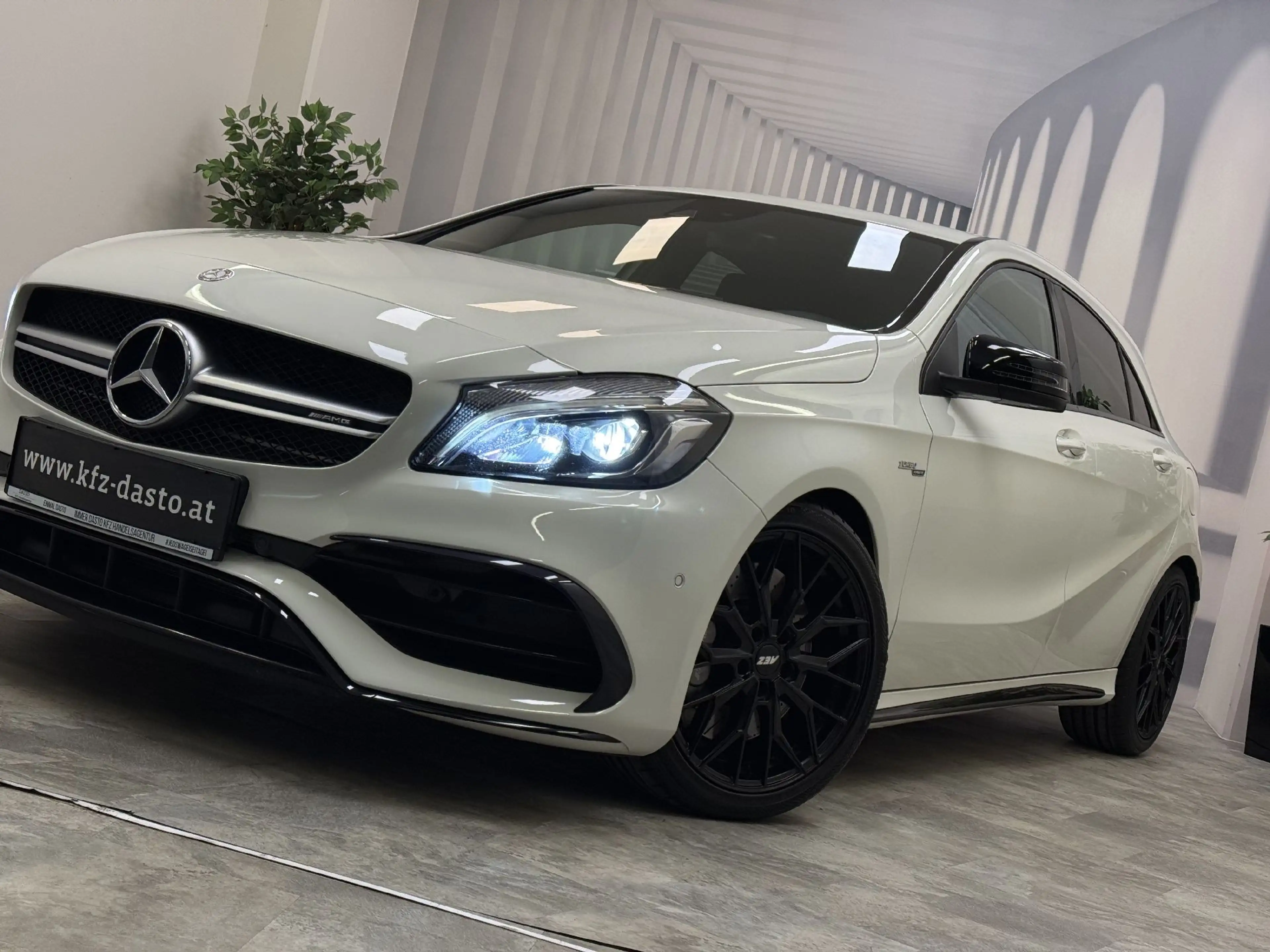 Mercedes-Benz A 45 AMG 381 PS__AMG PERFORMANCE__