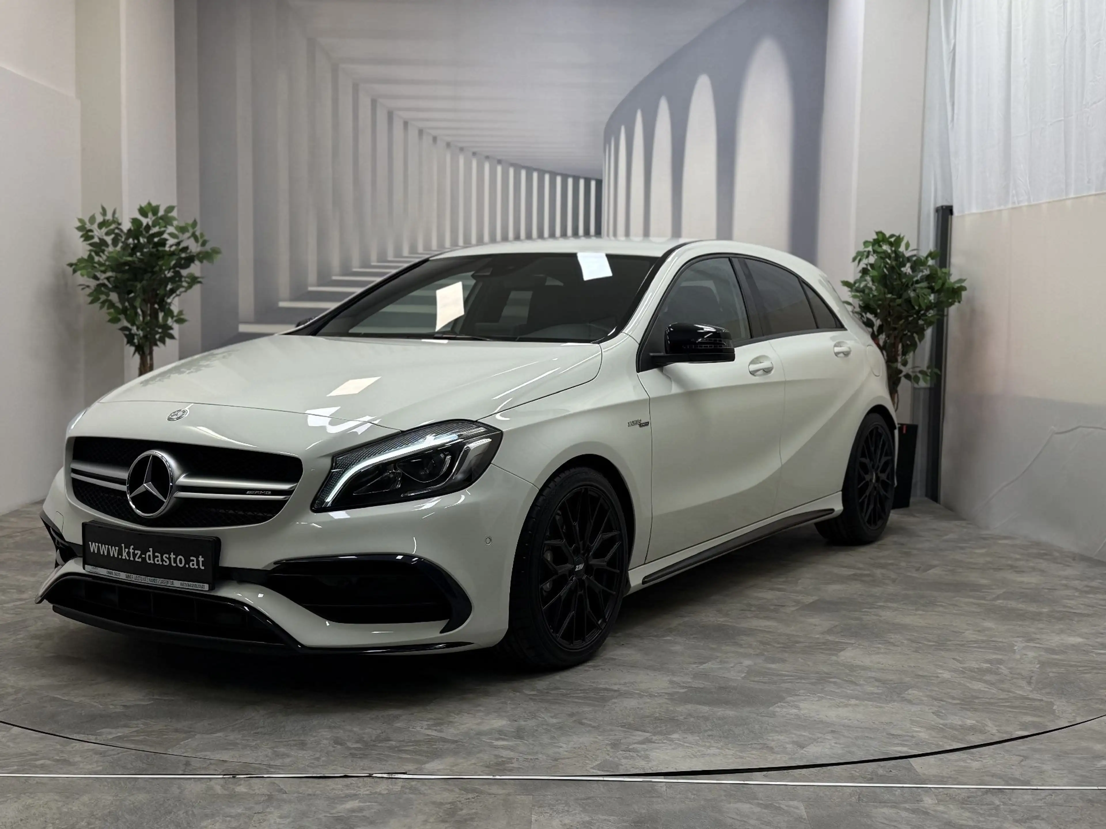 Mercedes-Benz A 45 AMG 381 PS__AMG PERFORMANCE__ — photo 10